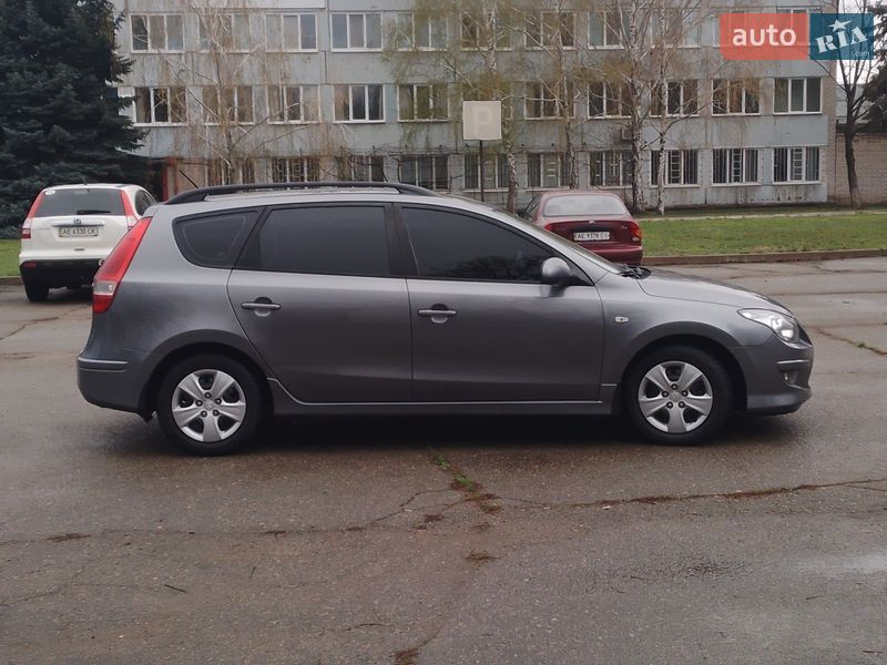 Универсал Hyundai i30 2011 в Желтых Водах