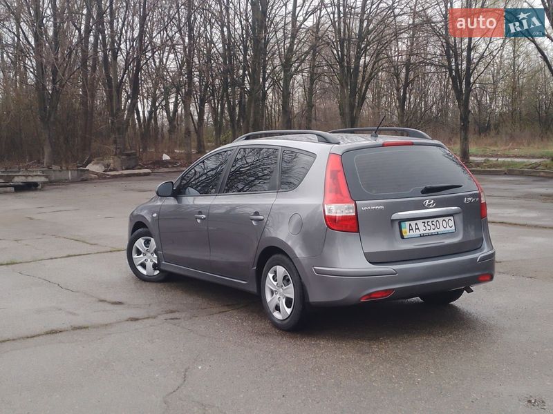 Универсал Hyundai i30 2011 в Желтых Водах