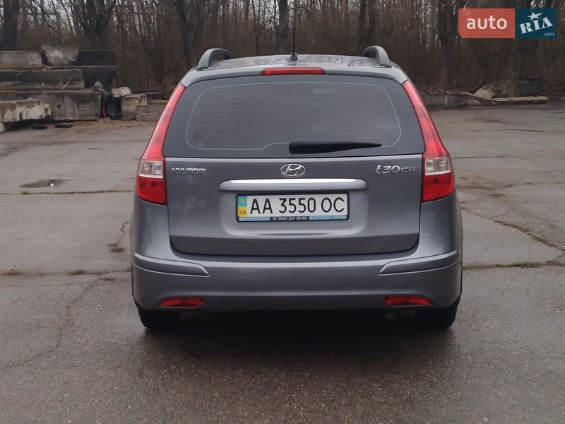 Универсал Hyundai i30 2011 в Желтых Водах