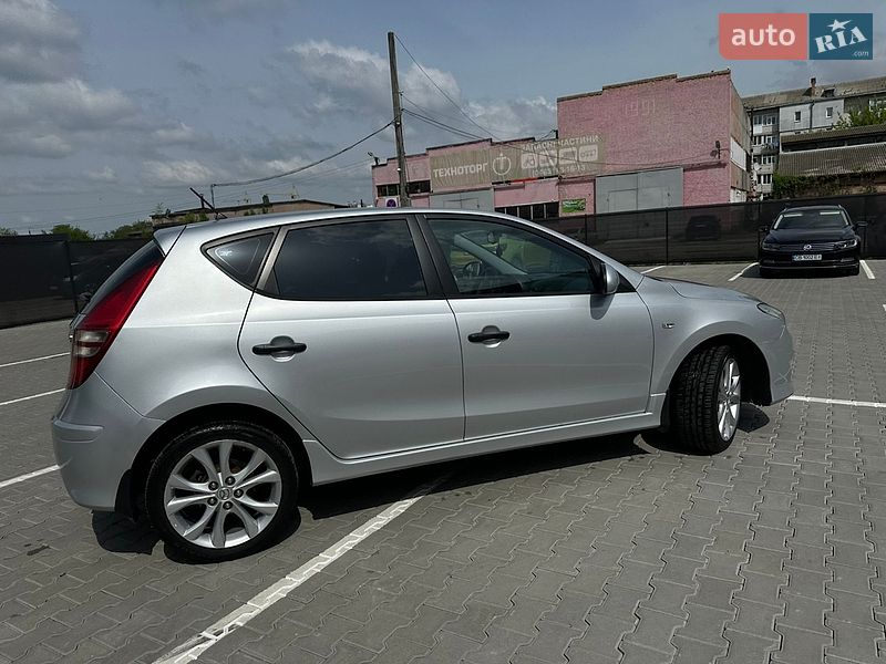 Хэтчбек Hyundai i30 2011 в Нежине