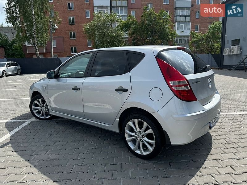 Хэтчбек Hyundai i30 2011 в Нежине