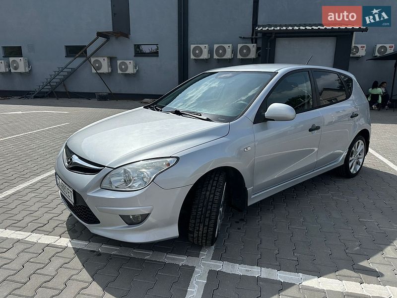 Хэтчбек Hyundai i30 2011 в Нежине