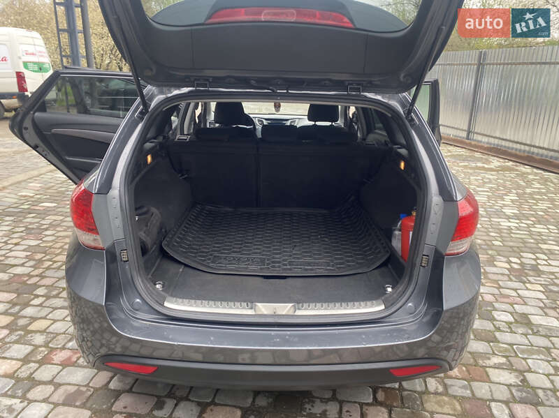 Универсал Hyundai i40 2012 в Вижнице