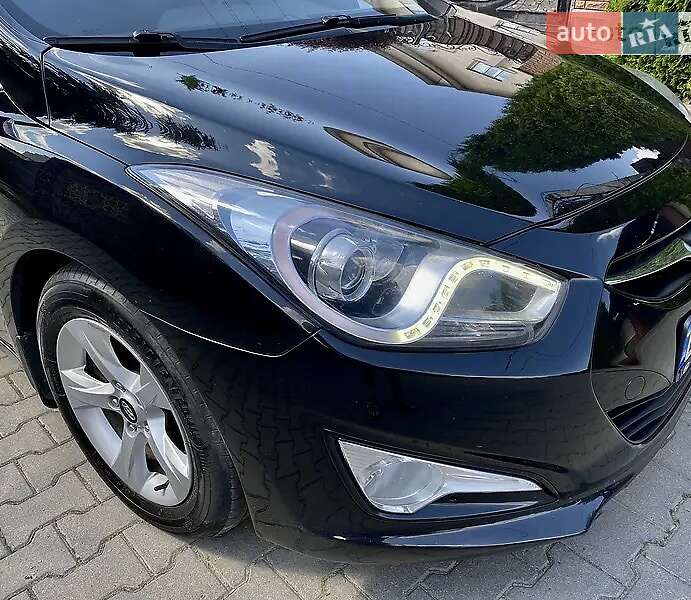 Седан Hyundai i40 2013 в Романіву
