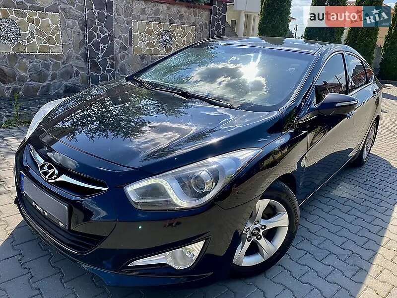 Седан Hyundai i40 2013 в Романіву