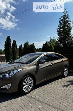 Седан Hyundai i40 2011 в Чернівцях