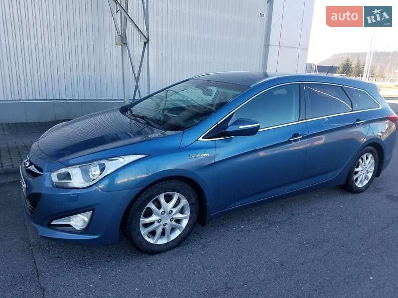 Универсал Hyundai i40 2011 в Хусте