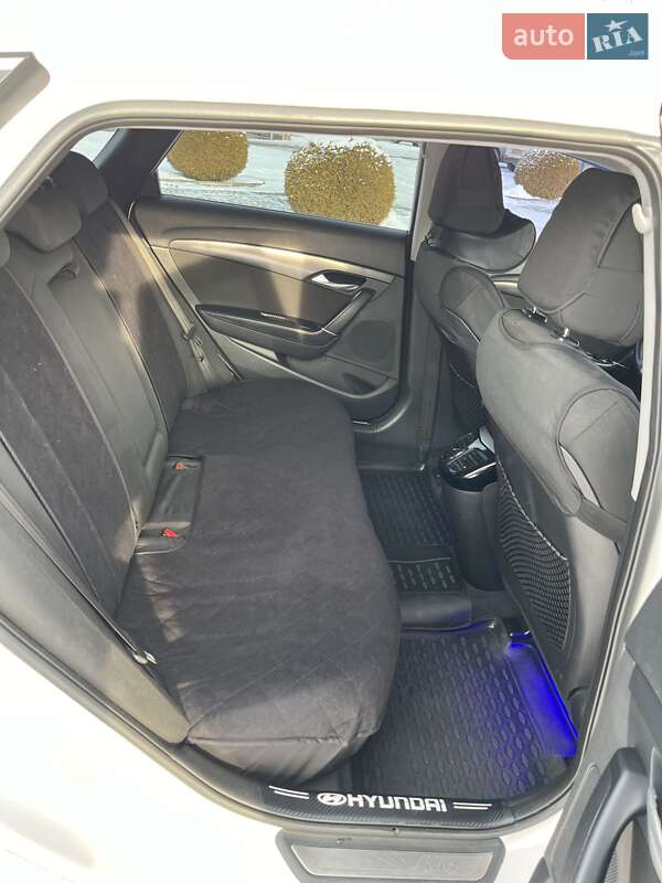 Универсал Hyundai i40 2012 в Нетешине