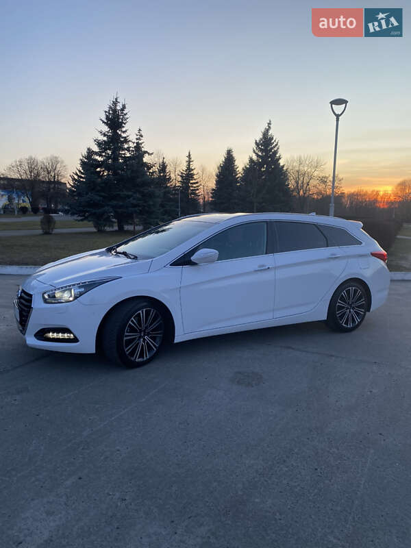 Универсал Hyundai i40 2015 в Вараше