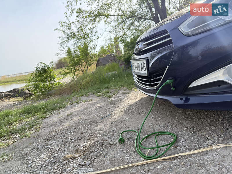 Седан Hyundai i40 2011 в Кривом Роге
