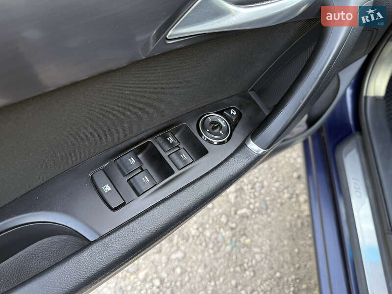Седан Hyundai i40 2011 в Кривом Роге