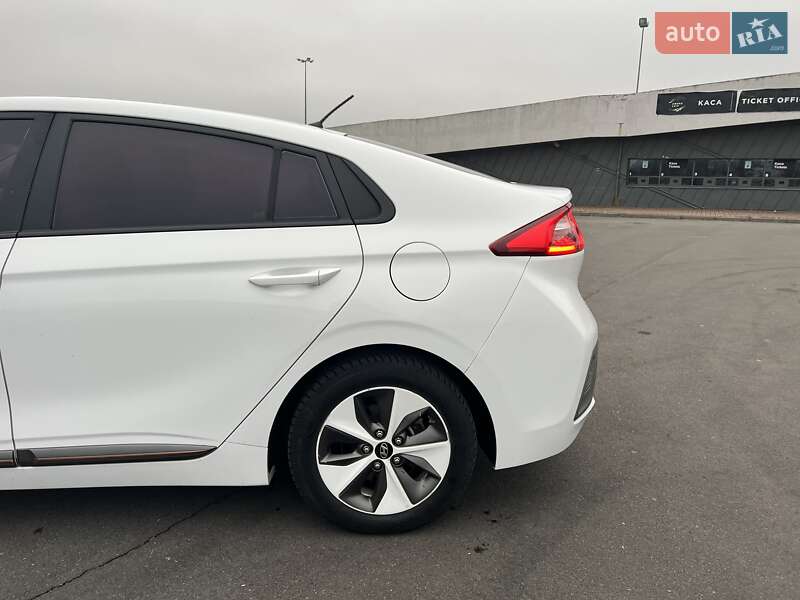 Седан Hyundai Ioniq Electric 2017 в Львове
