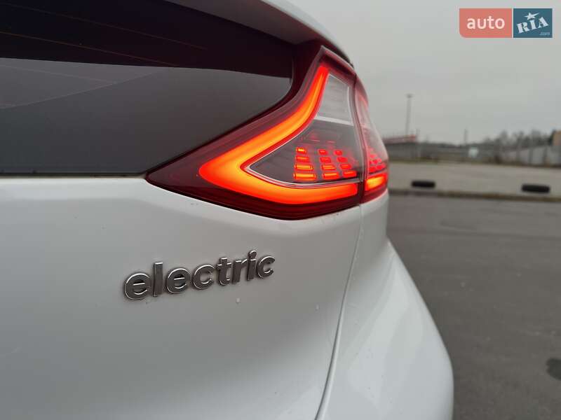 Седан Hyundai Ioniq Electric 2017 в Львове