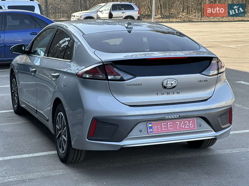 Ліфтбек Hyundai Ioniq Electric 2019 в Києві