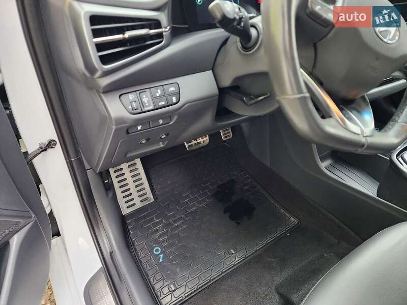 Лифтбек Hyundai Ioniq Electric 2019 в Нововолынске