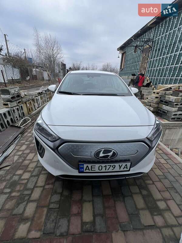 Лифтбек Hyundai Ioniq Electric 2021 в Днепре