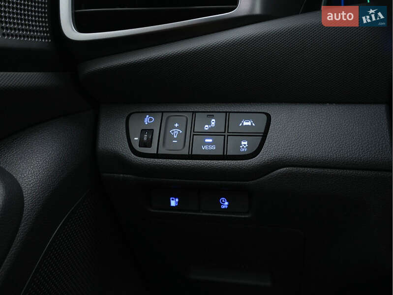 Лифтбек Hyundai Ioniq Electric 2019 в Виноградове фото 16 Лифтбек Hyundai Ioniq Electric 2019 в Виноградове