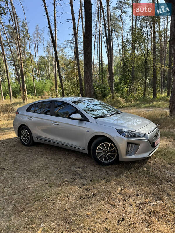Лифтбек Hyundai Ioniq Electric 2020 в Чернигове