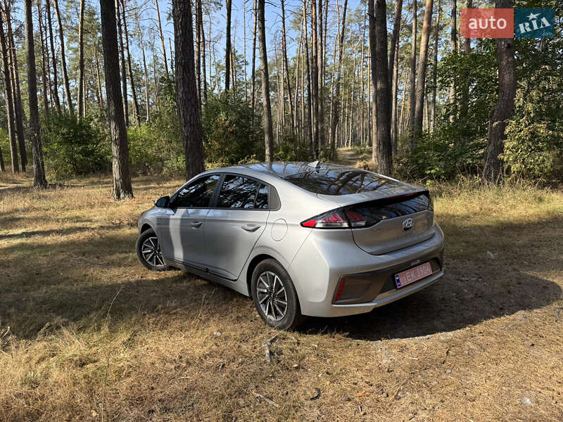 Лифтбек Hyundai Ioniq Electric 2020 в Чернигове