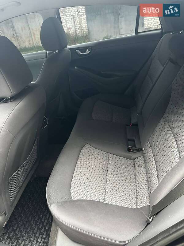 Лифтбек Hyundai Ioniq Electric 2017 в Шостке фото 6 Лифтбек Hyundai Ioniq Electric 2017 в Шостке