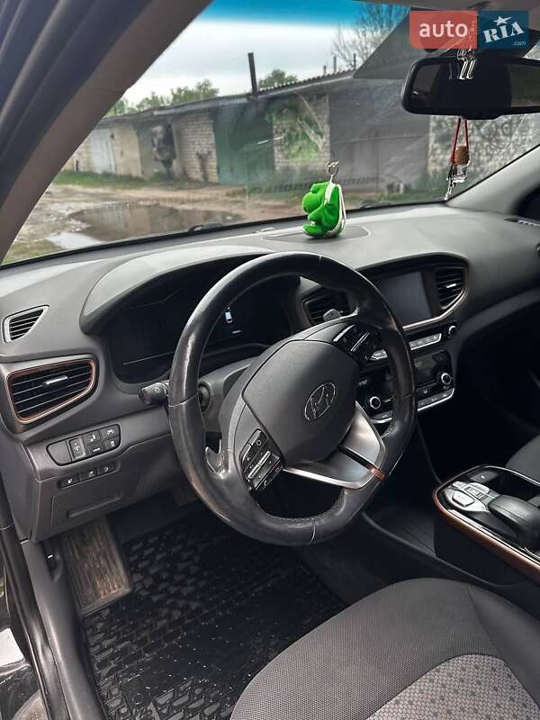 Лифтбек Hyundai Ioniq Electric 2017 в Шостке фото 5 Лифтбек Hyundai Ioniq Electric 2017 в Шостке