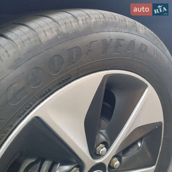 Лифтбек Hyundai Ioniq Electric 2019 в Киеве