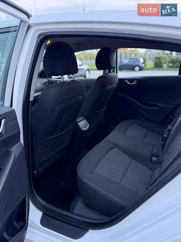 Лифтбек Hyundai Ioniq Electric 2018 в Радехове