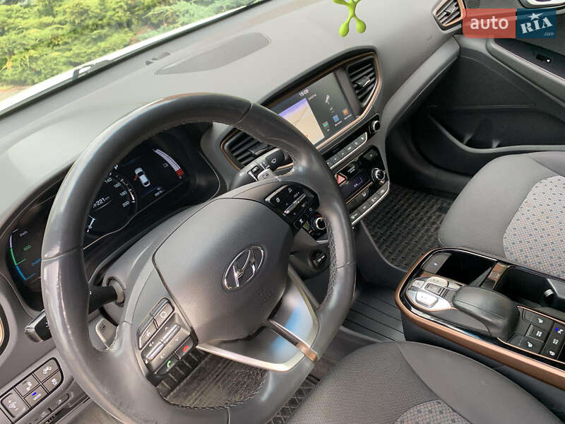Лифтбек Hyundai Ioniq Electric 2018 в Нововолынске