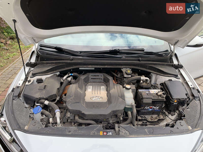 Лифтбек Hyundai Ioniq Electric 2018 в Нововолынске