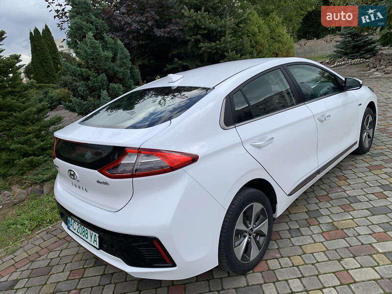 Лифтбек Hyundai Ioniq Electric 2018 в Нововолынске