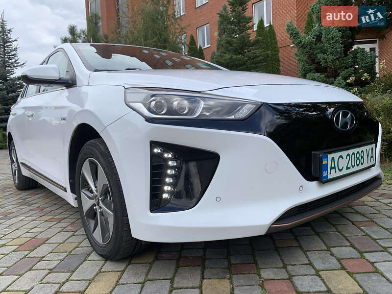 Лифтбек Hyundai Ioniq Electric 2018 в Нововолынске