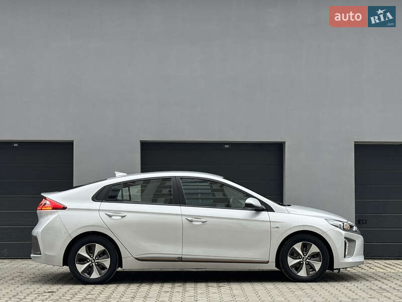 Лифтбек Hyundai Ioniq Electric 2017 в Тернополе фото 21 Лифтбек Hyundai Ioniq Electric 2017 в Тернополе