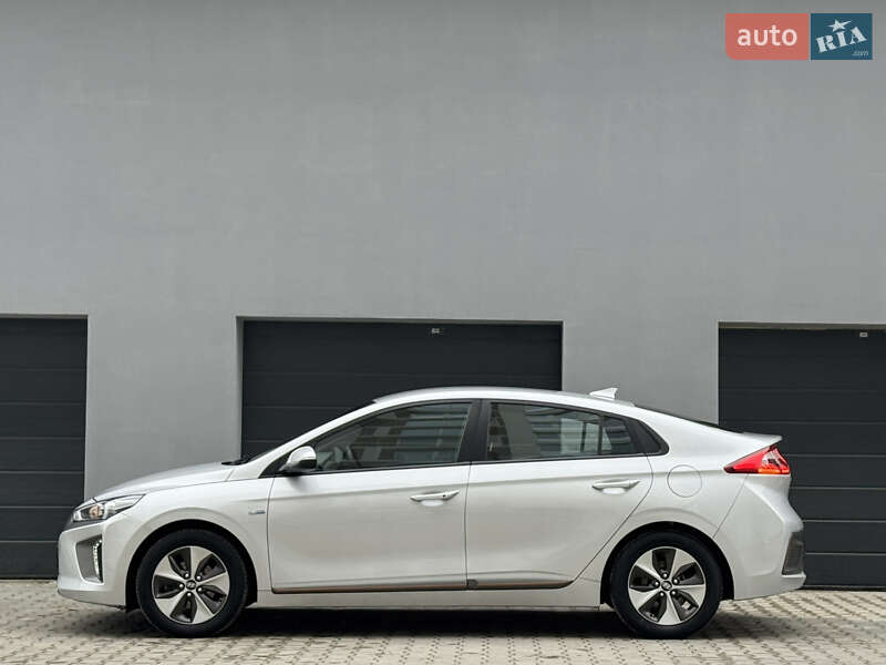 Лифтбек Hyundai Ioniq Electric 2017 в Тернополе фото 35 Лифтбек Hyundai Ioniq Electric 2017 в Тернополе