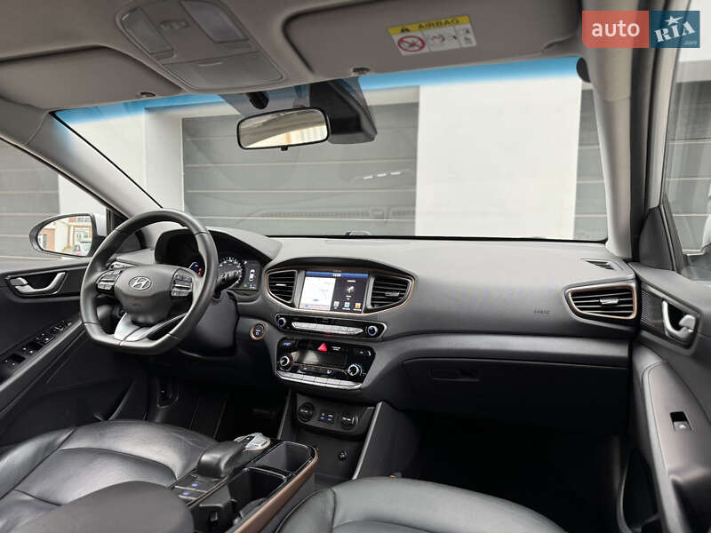 Лифтбек Hyundai Ioniq Electric 2017 в Тернополе фото 50 Лифтбек Hyundai Ioniq Electric 2017 в Тернополе