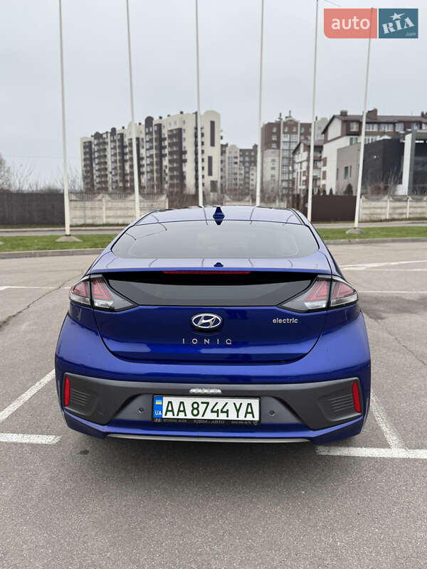 Лифтбек Hyundai Ioniq Electric 2021 в Киеве