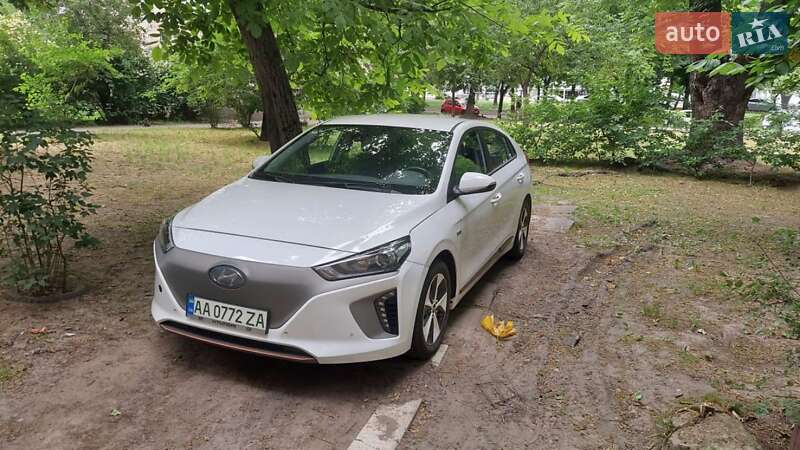 Седан Hyundai Ioniq 2019 в Киеве