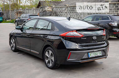 Лифтбек Hyundai Ioniq 2017 в 