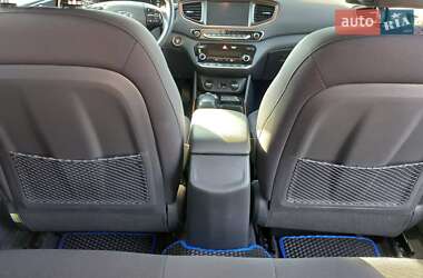 Хэтчбек Hyundai Ioniq 2018 в 