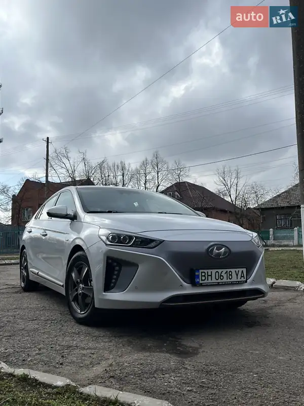 Хэтчбек Hyundai Ioniq 2017 в 
