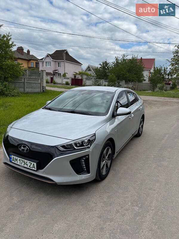 Хэтчбек Hyundai Ioniq 2018 в 