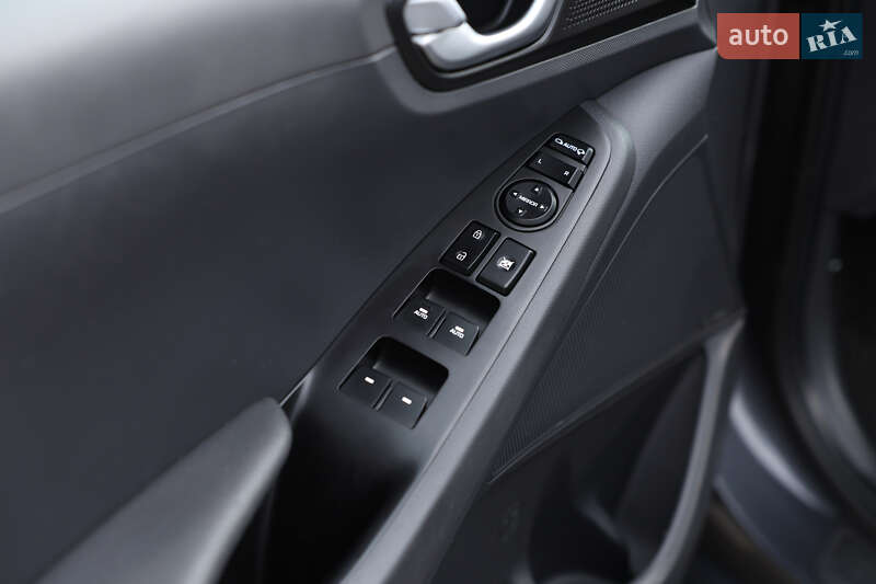 Лифтбек Hyundai Ioniq 2019 в Киеве