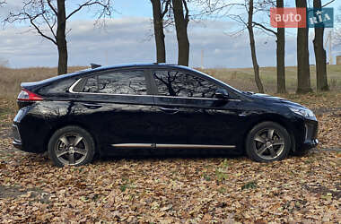 Хэтчбек Hyundai Ioniq 2017 в 