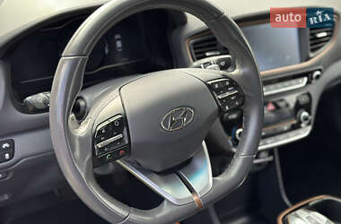 Хэтчбек Hyundai Ioniq 2018 в 