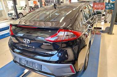 Хэтчбек Hyundai Ioniq 2018 в 