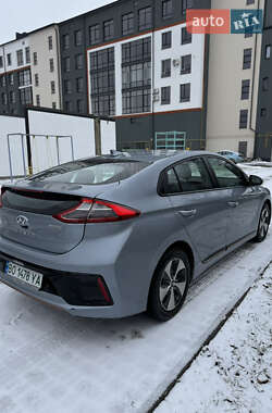 Хетчбек Hyundai Ioniq 2018 в 
