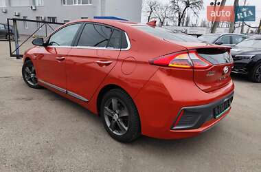 Хетчбек Hyundai Ioniq 2017 в  фото 14 Хетчбек Hyundai Ioniq 2017 в