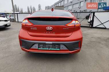 Хетчбек Hyundai Ioniq 2017 в  фото 17 Хетчбек Hyundai Ioniq 2017 в