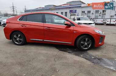 Хетчбек Hyundai Ioniq 2017 в  фото 25 Хетчбек Hyundai Ioniq 2017 в