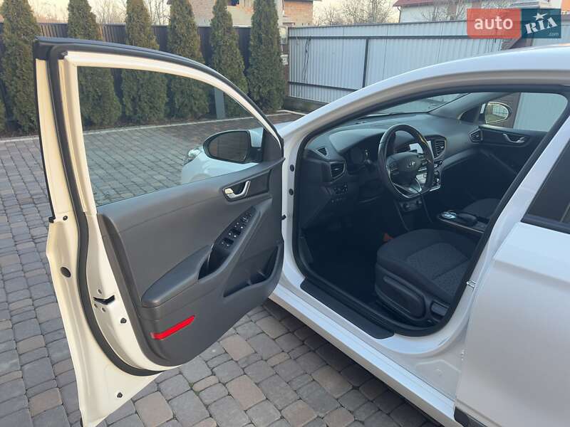 Ліфтбек Hyundai Ioniq 2019 в Чернівцях