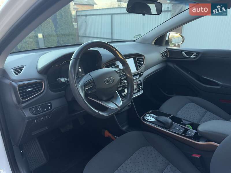 Ліфтбек Hyundai Ioniq 2019 в Чернівцях